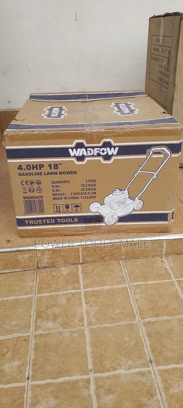 Wadfow Gasoline Lawn Mower 18" WGM2A18 · Photo 2