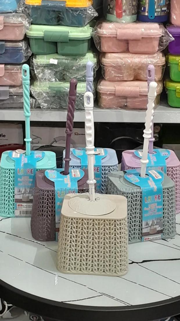Toilet Brush · Photo 1