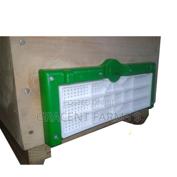 Bee Flight Board With Adjustable Bee Entry/Exit Control · Photo 2