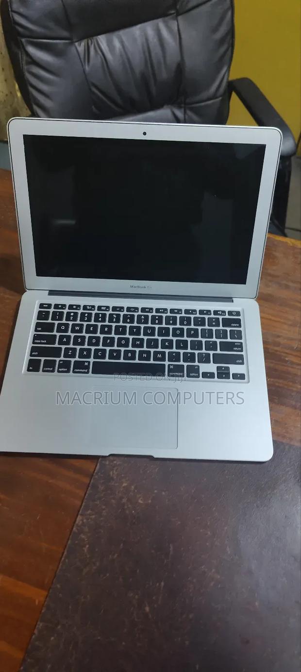 Laptop Apple MacBook Air 2017 8GB Intel Core i5 SSD 256GB · Photo 4