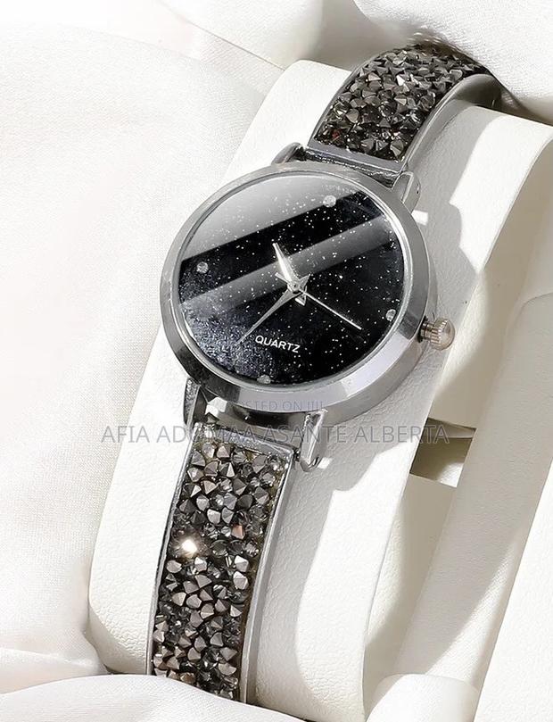 High Quality Rhinestone Wrist Watch · Photo 6