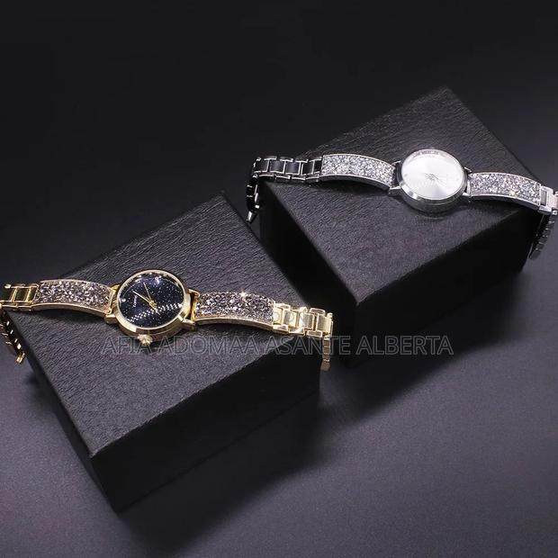 High Quality Rhinestone Wrist Watch · Photo 2
