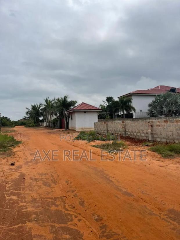 Grab Genuine Lands > Tema Community 25 Devtraco · Photo 1