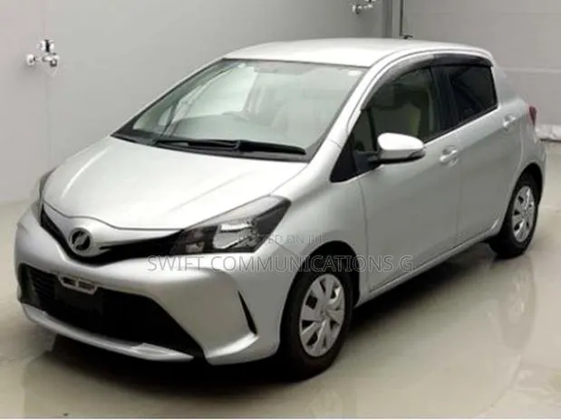 Toyota Vitz 1.3 FWD 5dr 2015 Silver · Photo 1