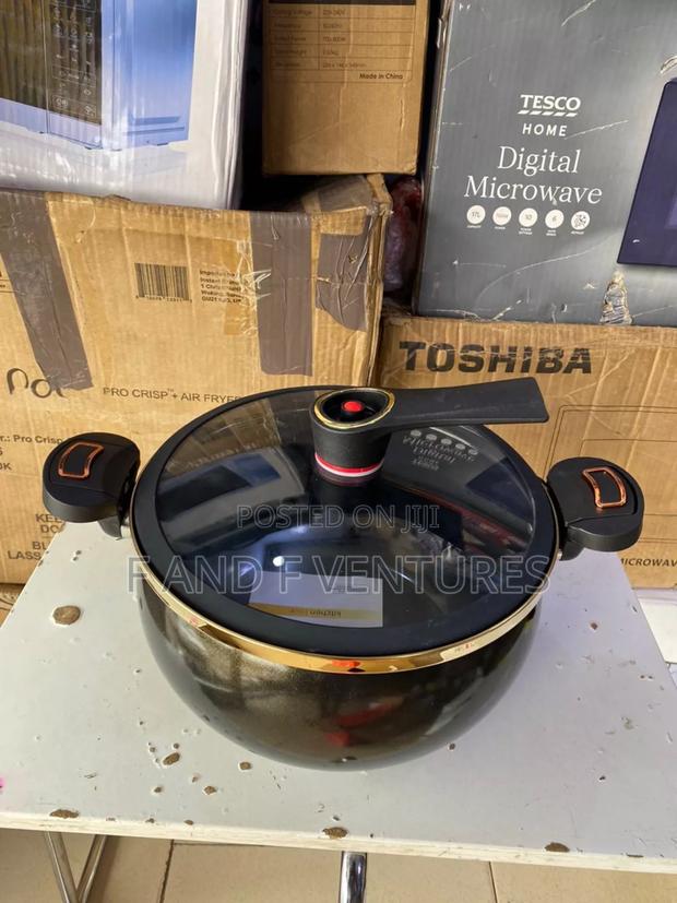 Family Size Macro Pressure Cooking Pot