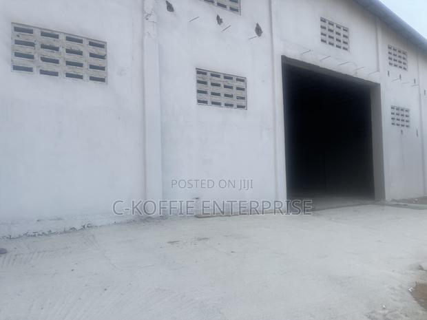 700sqm Warehouse for Rent at Tema · Photo 4