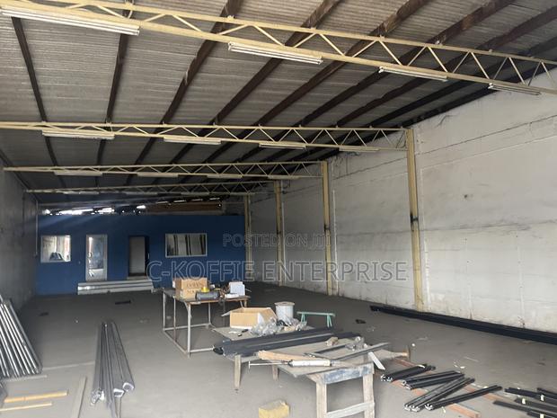 300 SQM Warehouse at Agbogbloshie for Rent · Photo 2