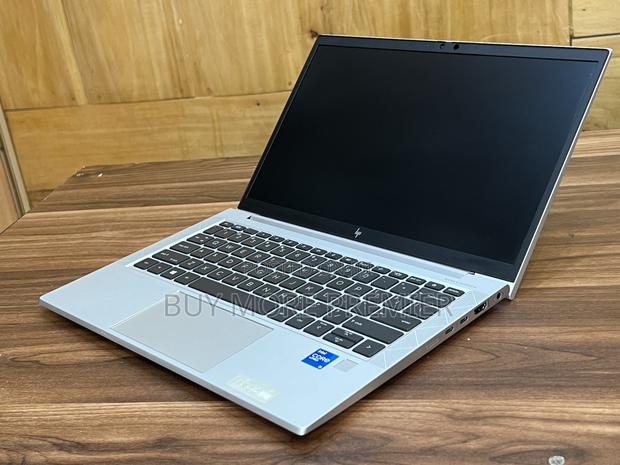 New Laptop HP EliteBook 830 G8 16GB Intel Core I5 SSD 256GB · Photo 3