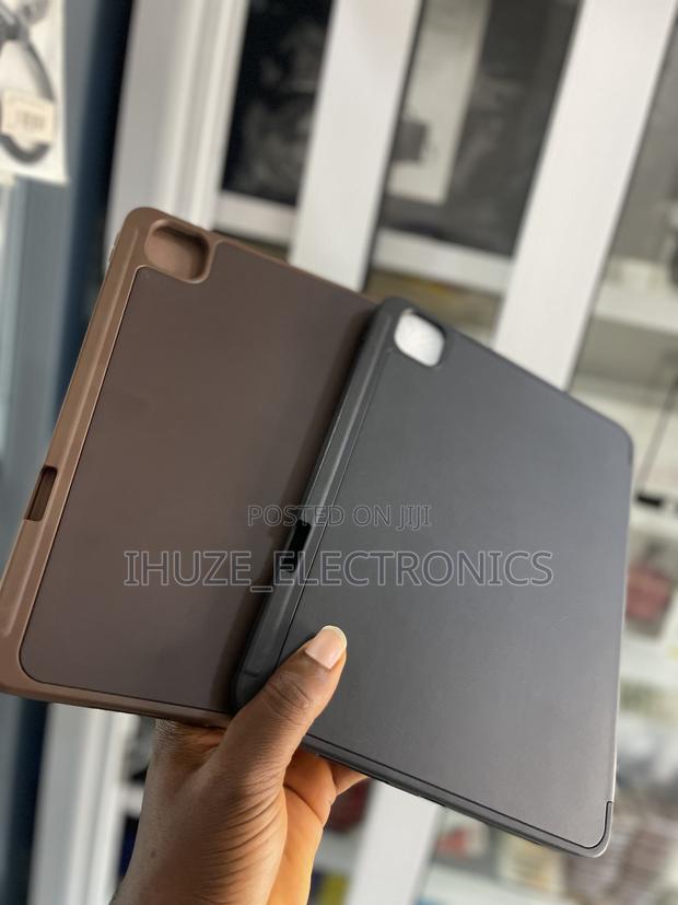 2024 iPad Pro 11/13inch Case With Pencil Holder · Photo 3