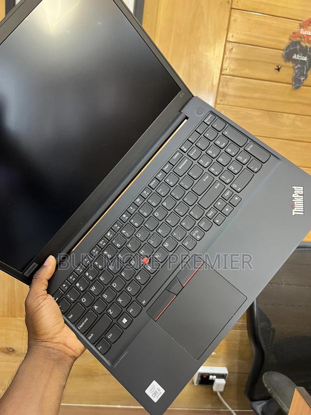 Laptop Lenovo Thinkpad E15 16GB Intel Core I5 SSD 512GB · Photo 3