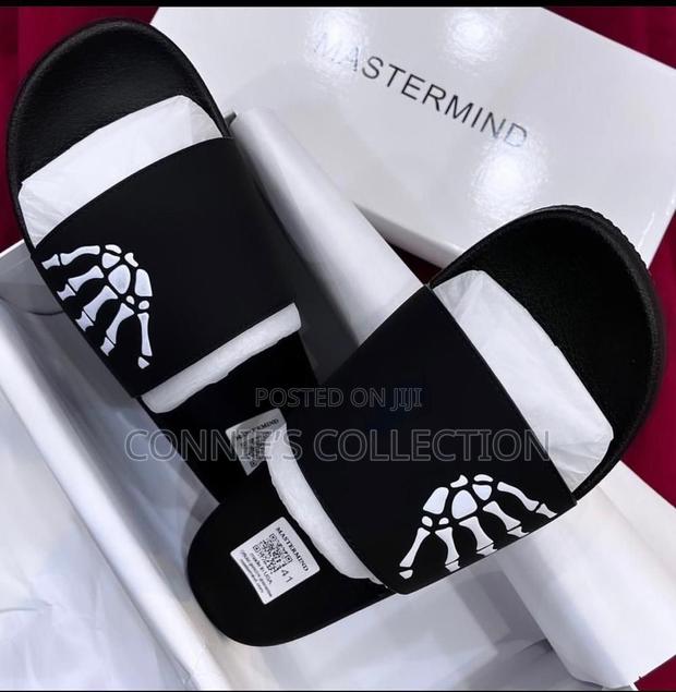 Mastermind Slippers · Photo 1