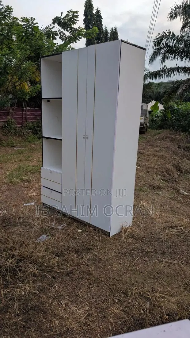 2in1 Wardrobe · Photo 1