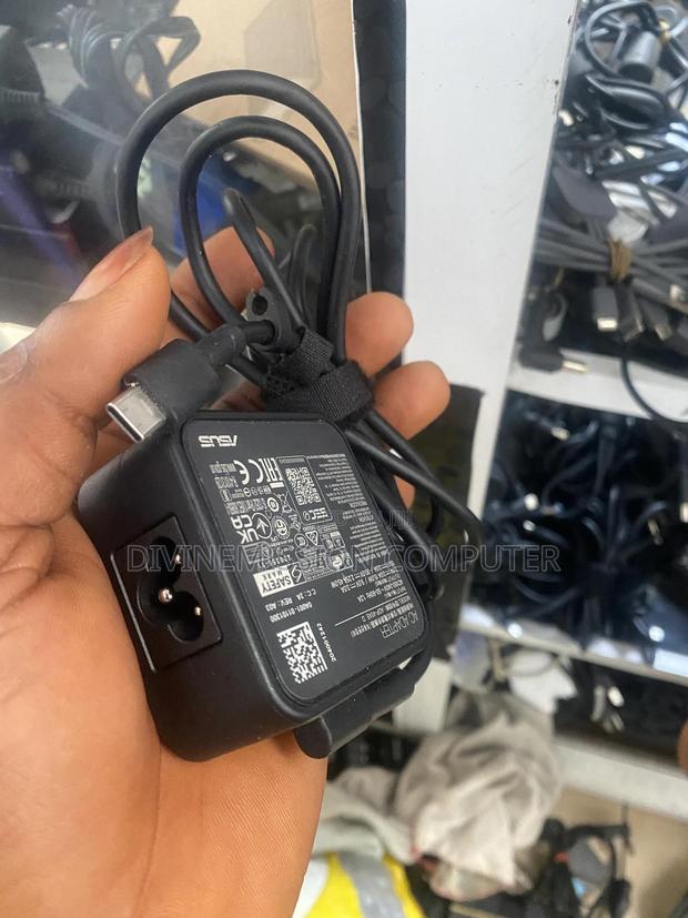 Asus Type C Adapter /Adapter 5.0v~3A,9v~3A,15v~3A,20v~2.25A · Photo 1