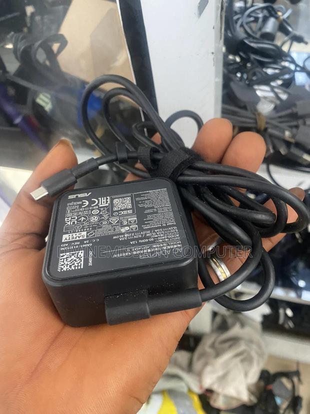 Asus Type C Adapter /Adapter 5.0v~3A,9v~3A,15v~3A,20v~2.25A · Photo 3