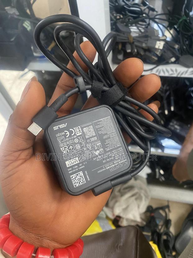 Asus Type C Adapter /Adapter 5.0v~3A,9v~3A,15v~3A,20v~2.25A · Photo 2