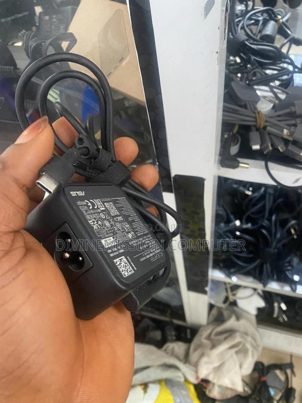Asus Type C Adapter /Adapter 5.0v~3A,9v~3A,15v~3A,20v~2.25A · Photo 4