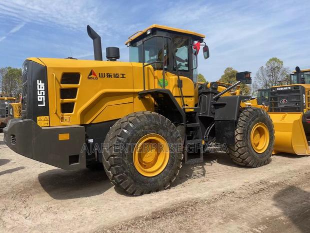 Excavator Loader (L956F) · Photo 1