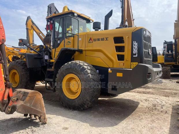 Excavator Loader (L956F) · Photo 2