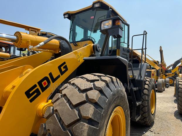 Excavator Loader (L956F) · Photo 3