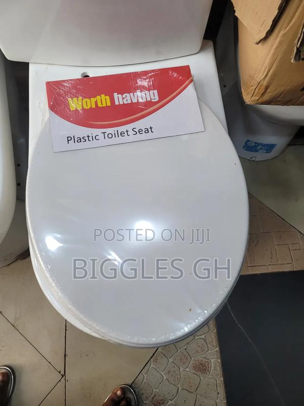 Universal Seat Cover for Wc · Photo 2