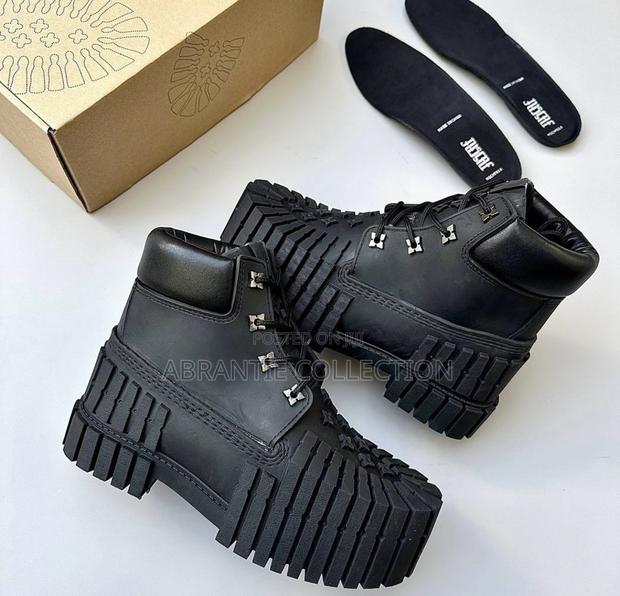 MSCHF 2x4 Timberland Boot · Photo 2