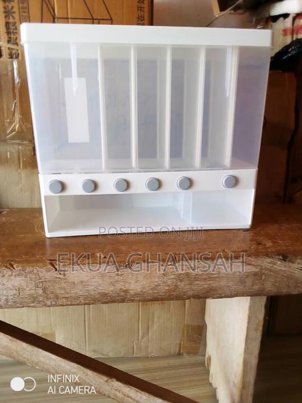 Cereal/Grains Dispenser 10kg · Photo 2