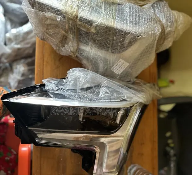 Toyota Tundra “2022,2023,2024,2025”(xse/Xle) Headlights · Photo 1