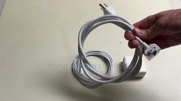 Apple Macbook Original Uk Power Cable/ Power Cord. · Photo 4