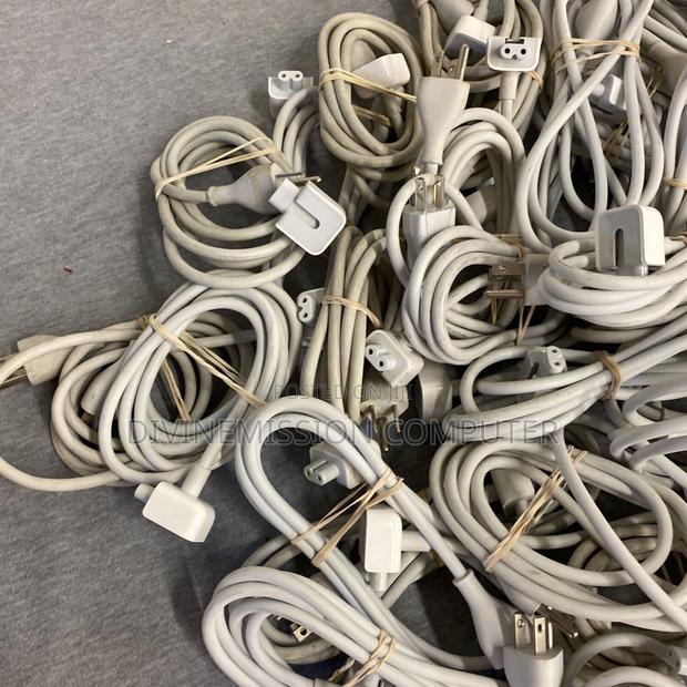 Apple Macbook Original Uk Power Cable/ Power Cord. · Photo 2