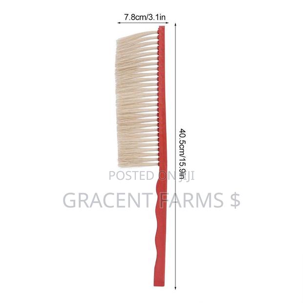 Horsehair Bee Brush With Plastic Handle · Photo 4