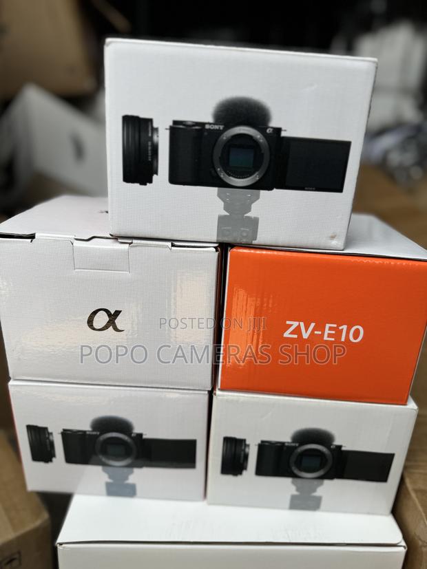 Sony Zv-E10 With 16-50mm Lens · Photo 1