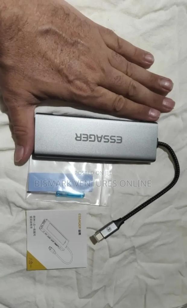 ESSAGER 8-in-1 USB-C Hub Integrates M.2 Nvme/Sata SSD. · Photo 8