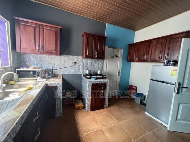 En-Suite Fully Furnished One Bedroom in the Box House · Photo 5