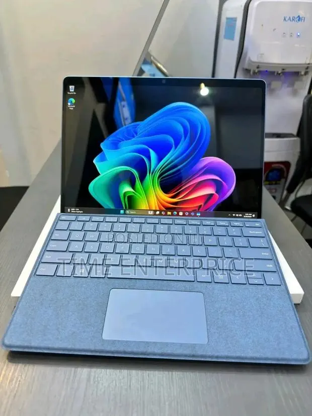 New Laptop Microsoft Surface Pro 8 16GB Intel Core i7 SSD 512GB · Photo 1