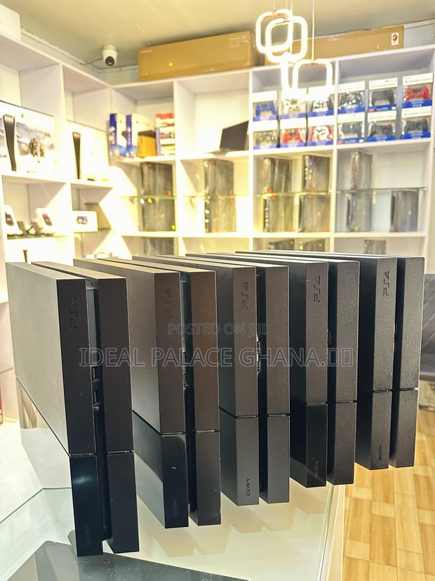 Jailbreak Ps4 Standard With 8 Games · Photo 1