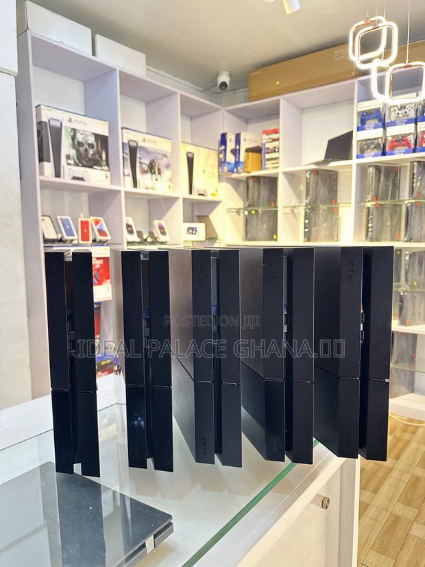 Jailbreak Ps4 Standard With 8 Games · Photo 3