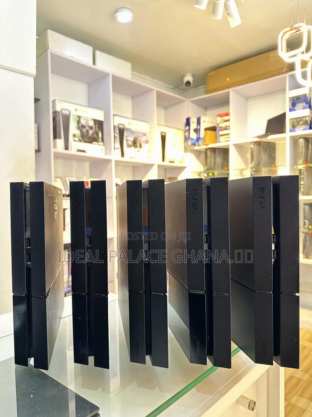 Jailbreak Ps4 Standard With 8 Games · Photo 2