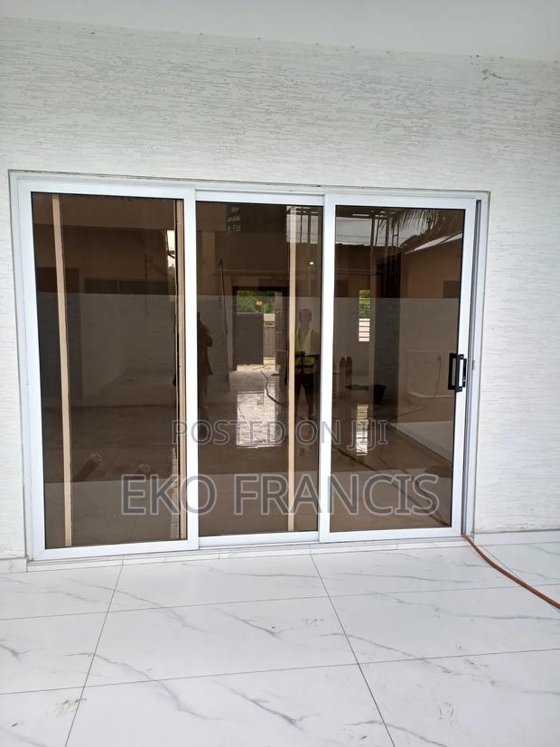 Door Sliding · Photo 2