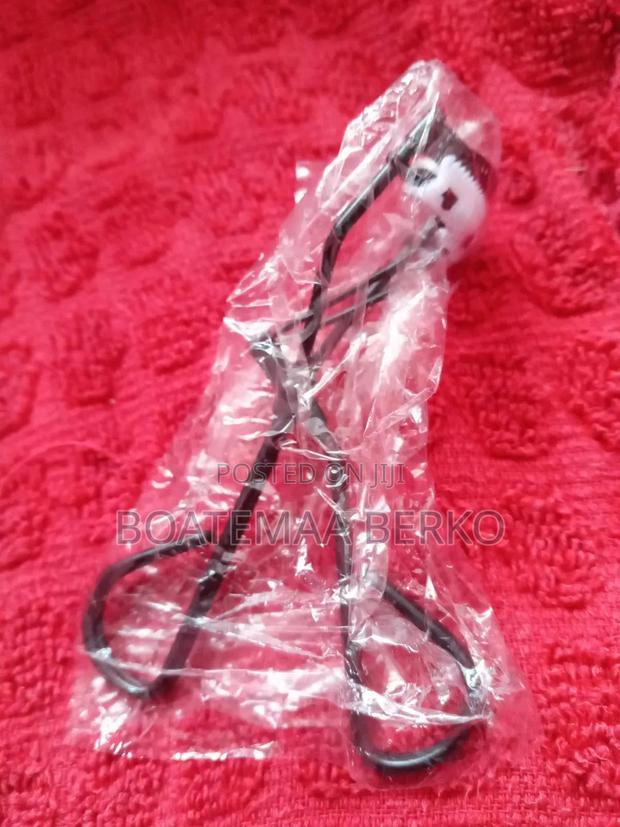 Eye Lash Curler · Photo 1