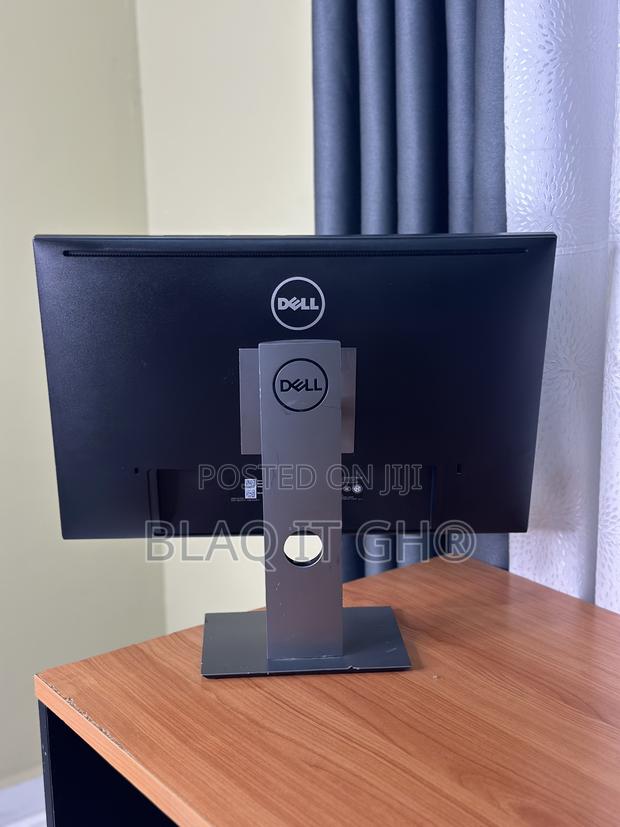Dell 24” Edgeless Monitor 1920x1200 · Photo 2