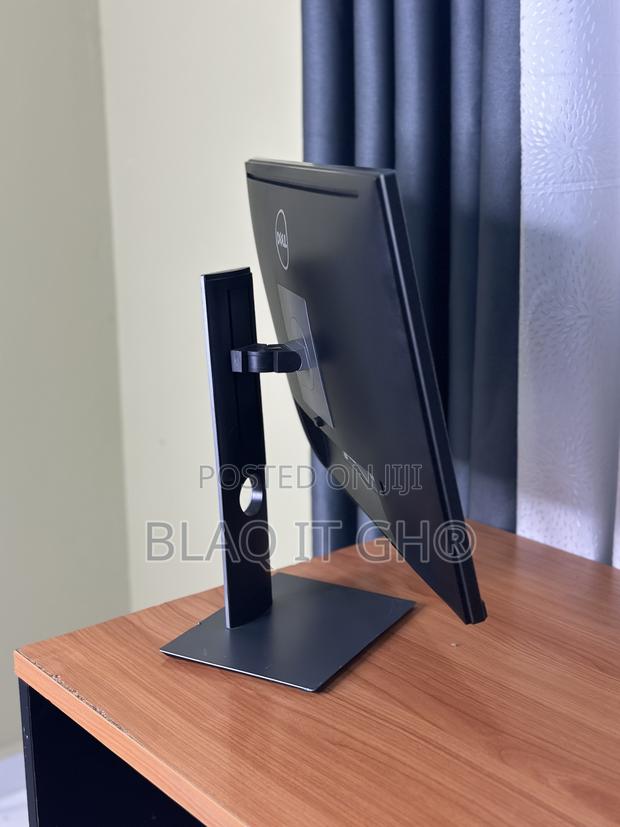 Dell 24” Edgeless Monitor 1920x1200 · Photo 4