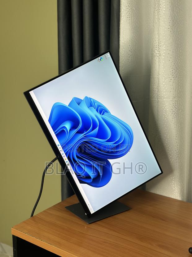 Dell 24” Edgeless Monitor 1920x1200 · Photo 6
