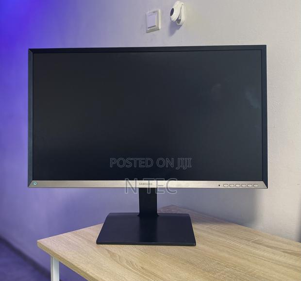 32 Inches Samsung Monitor SD850 WQHD (2560x1440) · Photo 1