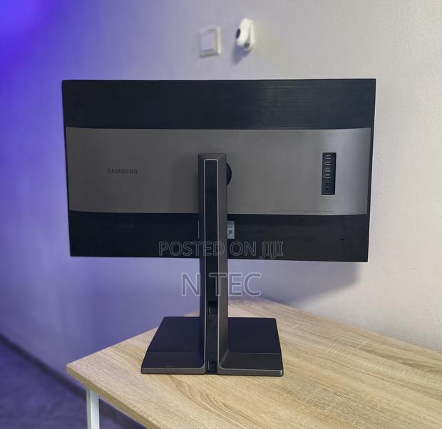 32 Inches Samsung Monitor SD850 WQHD (2560x1440) · Photo 3