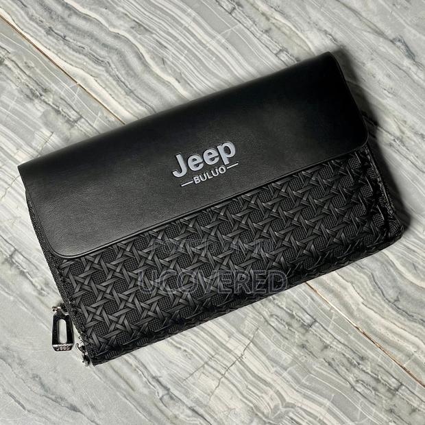 Jeep Genuine Leather Pouch · Photo 2