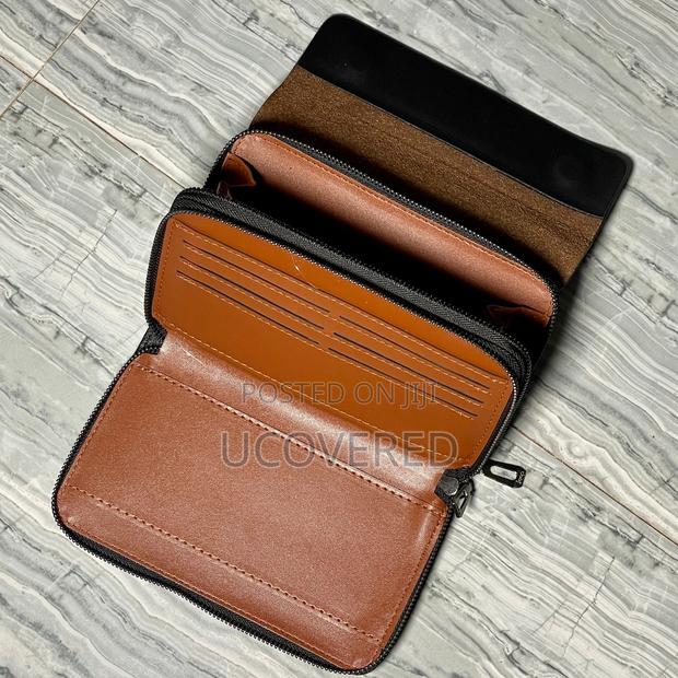 Jeep Genuine Leather Pouch · Photo 3
