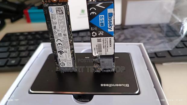 Dual Bay Nvme M.2 SSD 10gbps SSD External Clone Adaptor · Photo 3