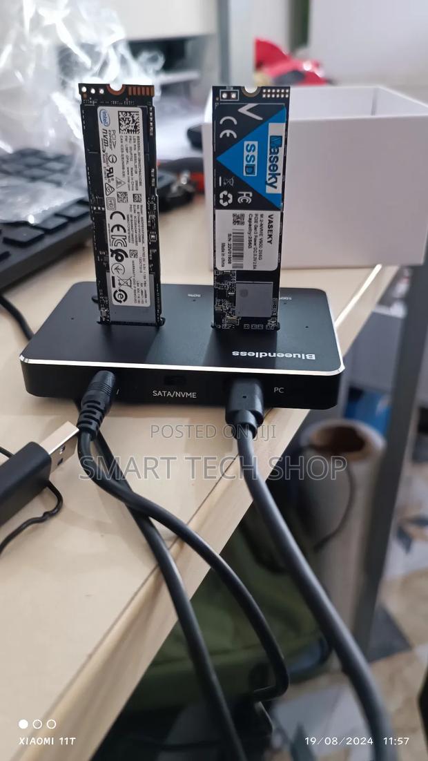 Dual Bay Nvme M.2 SSD 10gbps SSD External Clone Adaptor · Photo 1