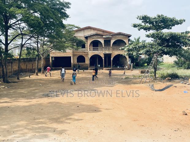 5bdrm Duplex in Living Large, Ashaley Botwe for sale · Photo 2