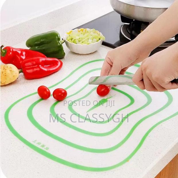 Plastic Transparent Cutting Board Non-Slip Vegetable Meat Cu · Photo 4